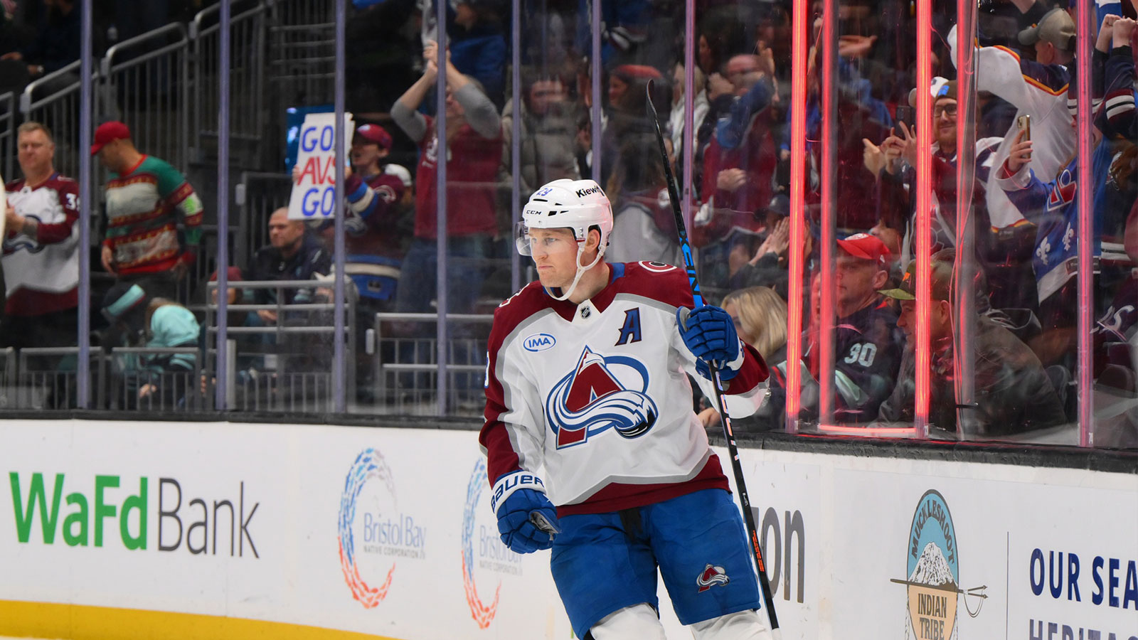 Avalanche star Nathan MacKinnon’s monster 3rd period vs. Kraken overtakes Connor McDavid
