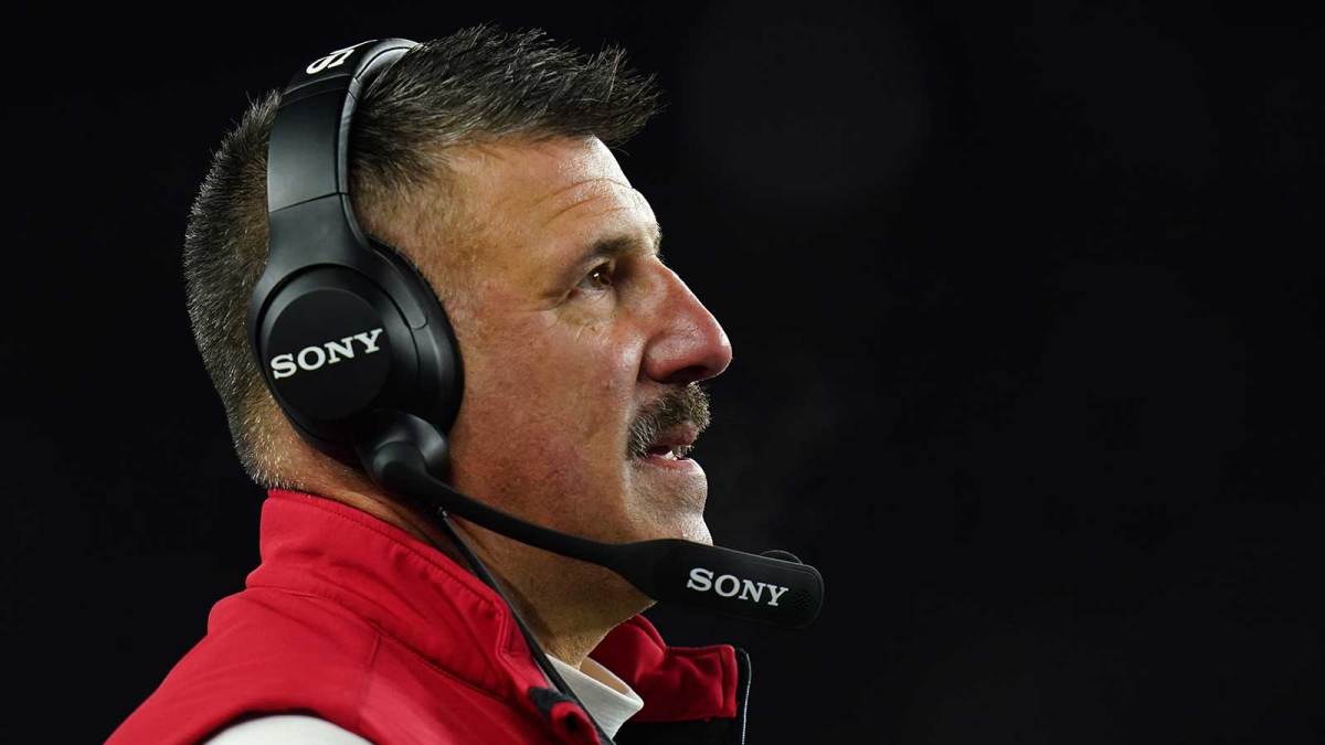 New England Patriots head coach Mike Vrabel is seen on the sideline during the second quarter against the New York Giants at Gillette Stadium.