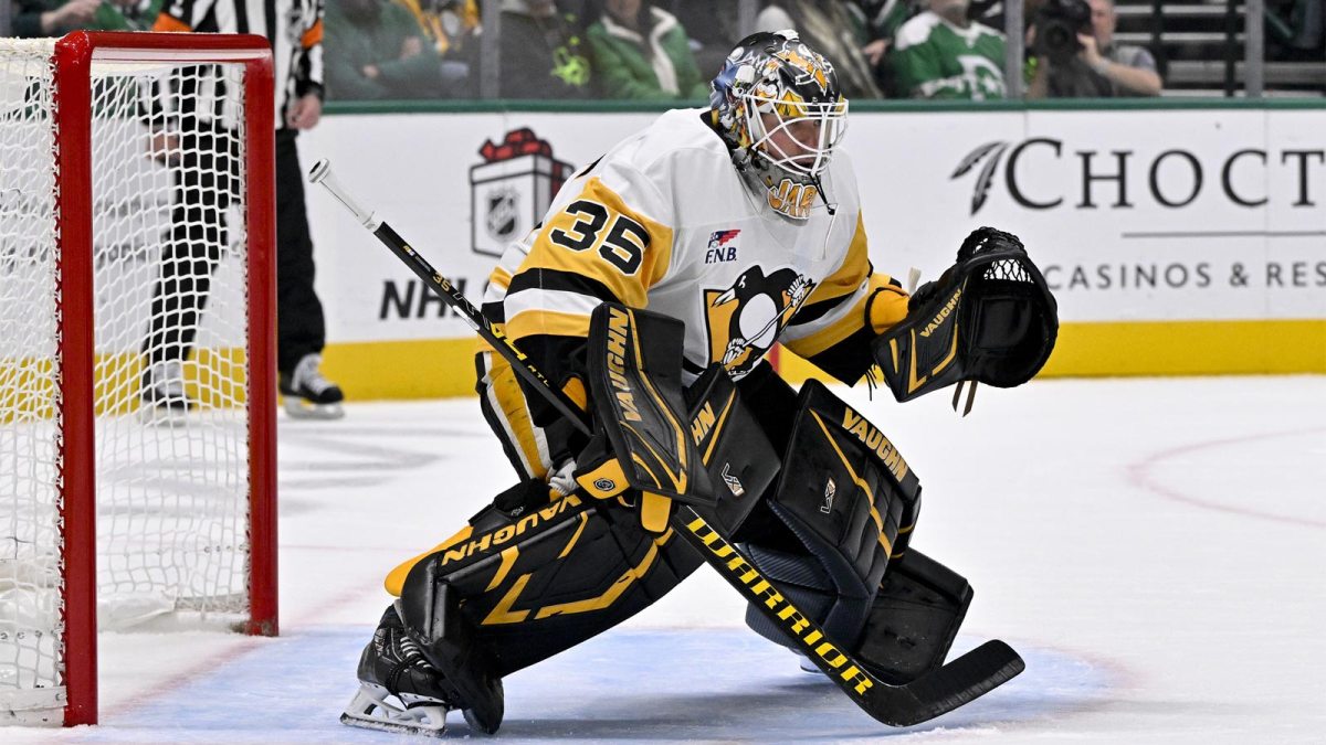 Pittsburgh Penguins goaltender Tristan Jarry (35) faces the Dallas Stars attack during the game at the American Airlines Center.