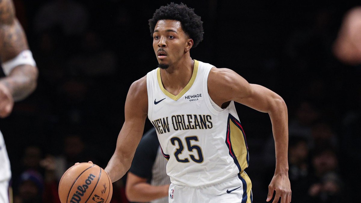 New Orleans Pelicans forward Trey Murphy III (25) dribbles up court against the Brooklyn Nets during the first quarter at Barclays Center.
