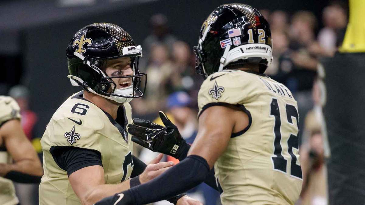 New Orleans Saints wide receiver Chris Olave (12) celebrates a touchdown against the New York Jets with New Orleans Saints quarterback Tyler Shough (6) during the third quarter at Caesars Superdome.
