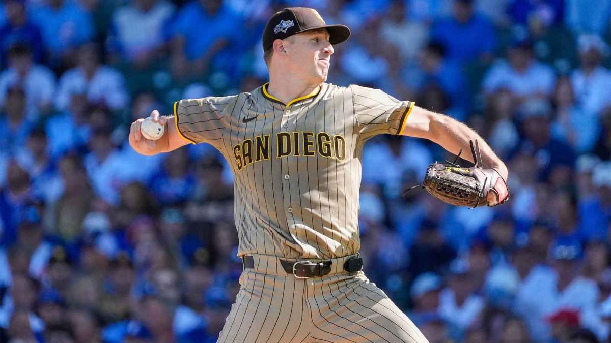 San Diego Padres starting pitcher Nick Pivetta (27) delivers a pitch against the Chicago Cubs in the first inning during game one of the Wildcard round for the 2025 MLB playoffs at Wrigley Field
