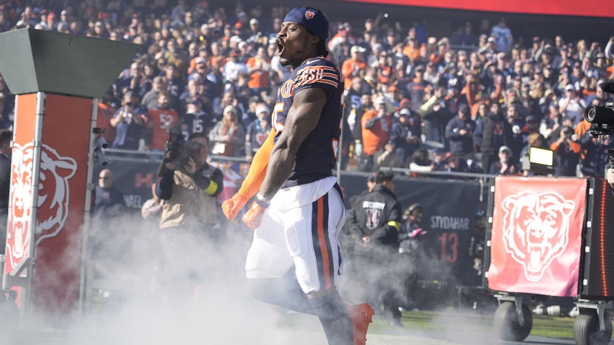 Chicago Bears wide receiver Rome Odunze (15) takes the field prior to a game against the Pittsburgh Steelers at Soldier Field.