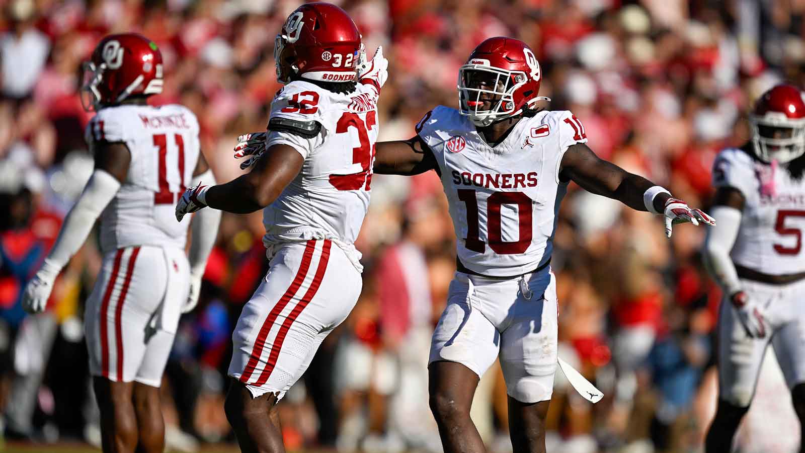 Oklahoma Sooners defensive lineman R Mason Thomas (32) and linebacker Kip Lewis (10) celebrate during the game between the Texas Longhorns and the Oklahoma Sooners at the Cotton Bowl.