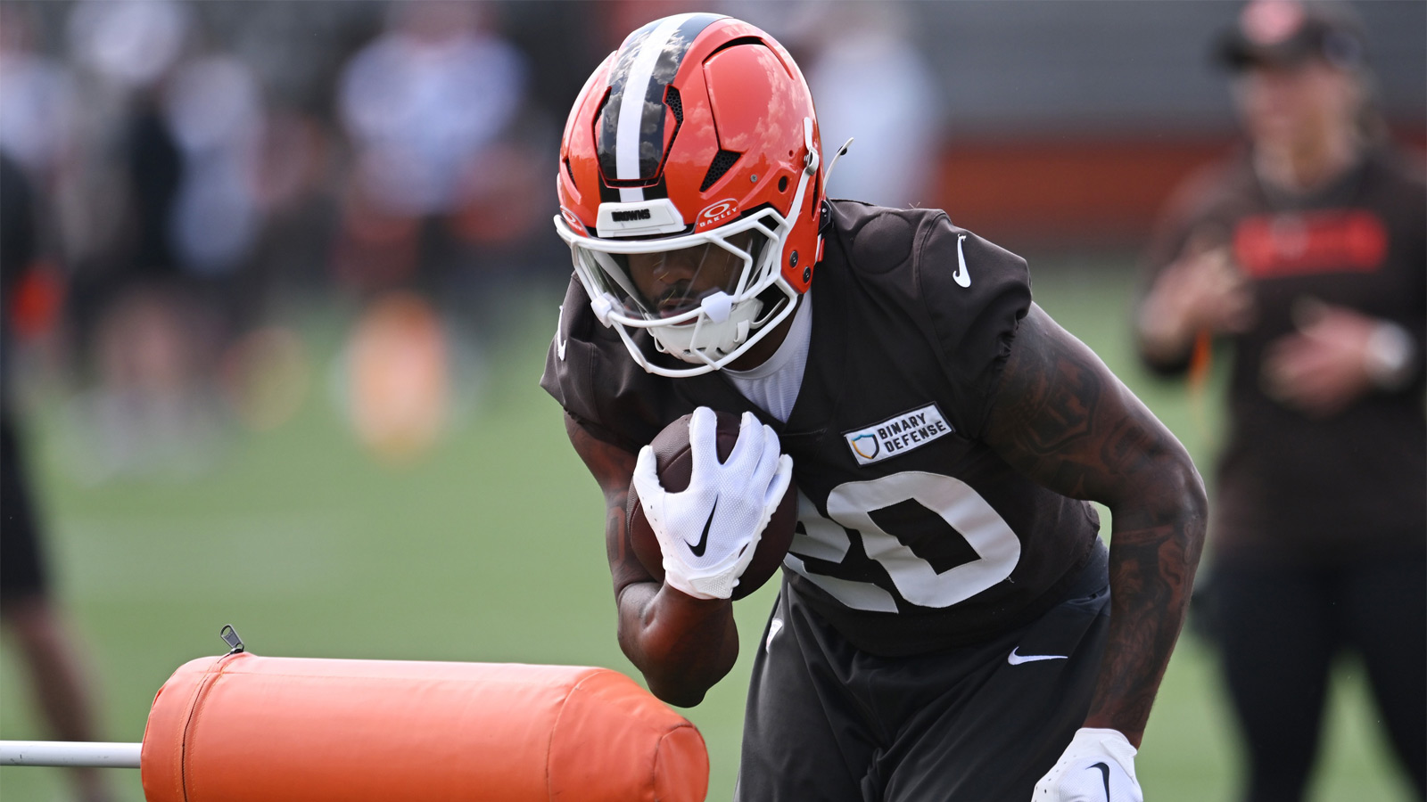 Packers elevate running back amid Josh Jacobs’ questionable injury status for Broncos game