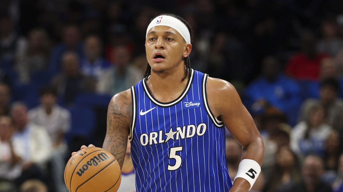 Orlando Magic forward Paolo Banchero (5) controls the ball against the Miami Heat in the third quarter at Kia Center. 