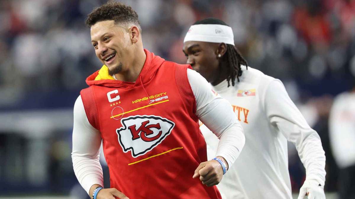 Kansas City Chiefs quarterback Patrick Mahomes (15) warms up prior to the game against the Dallas Cowboys at AT&T Stadium.
