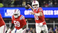 New England Patriots quarterback Drake Maye (10) throws a pass during the second quarter against the New York Giants at Gillette Stadium.