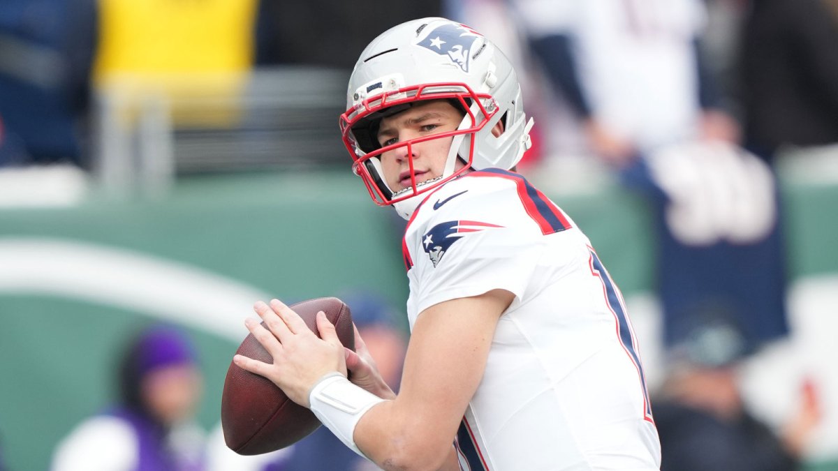 New England Patriots quarterback Drake Maye (10) warms up prior to the game against the New York Jets at MetLife Stadium.