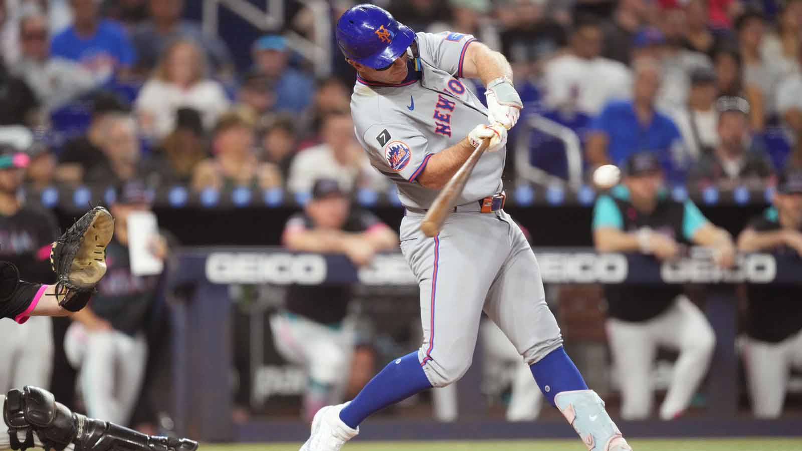 New York Mets first baseman Pete Alonso (20) hits a solo home run against the Miami Marlins in the third inning at loanDepot Park.