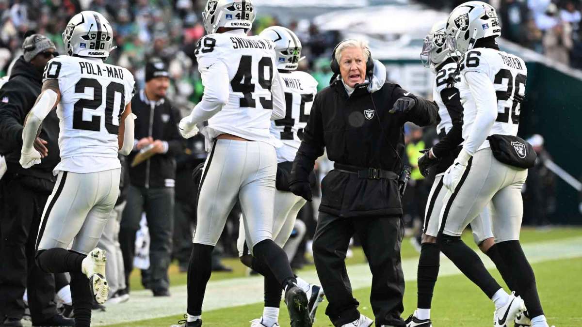 Las Vegas Raiders Head Coach Pete Carroll talks with players on the sidelines during the first quarter against the Philadelphia Eagles at Lincoln Financial Field