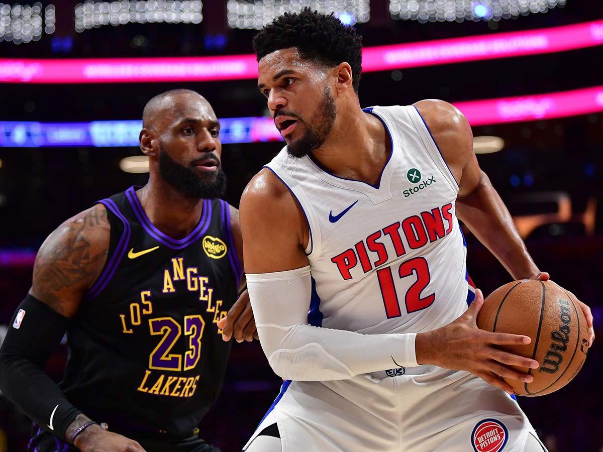 Pistons news: Tobias Harris exits Lakers game with hip injury
