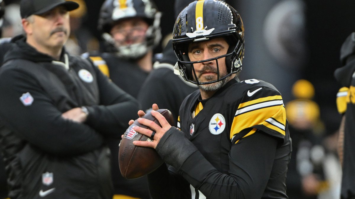 Pittsburgh Steelers quarterback Aaron Rodgers (8) warms up for a game against the Buffalo Bills at Acrisure Stadium.