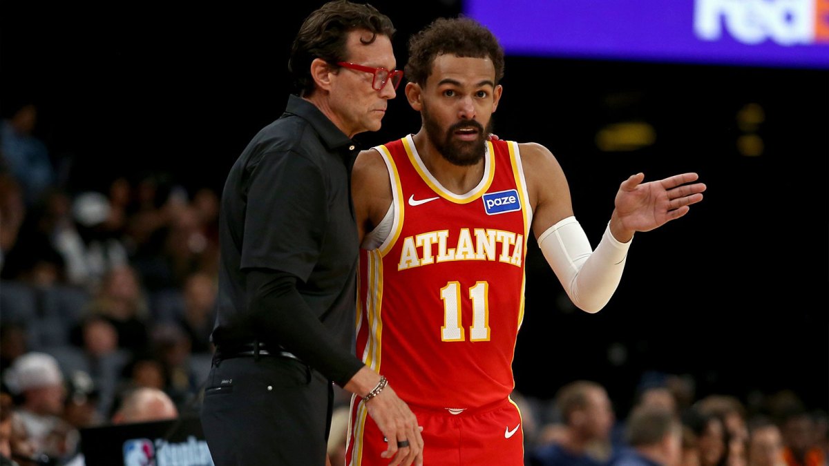 Atlanta Hawks head coach Quin Snyder (left) talks with Atlanta Hawks guard Trae Young (11) during the first quarter against the Memphis Grizzlies at FedExForum.