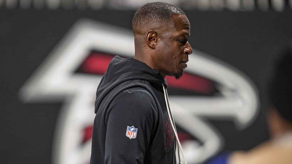 Atlanta Falcons head coach Raheem Morris leaves the field after the game against the Seattle Seahawks during the first half at Mercedes-Benz Stadium.