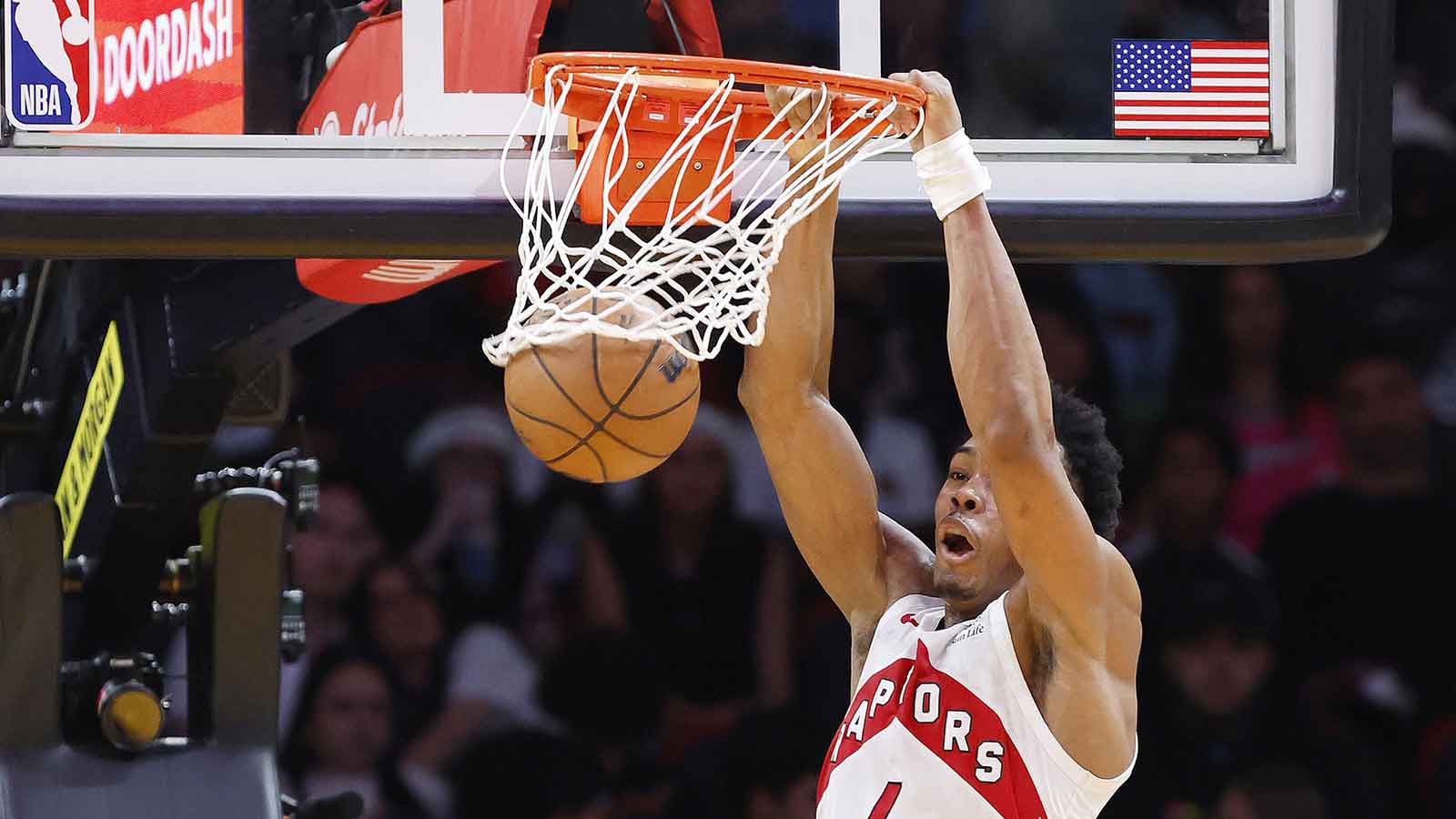 Raptors’ Scottie Barnes goes coast-to-coast for lefty jam