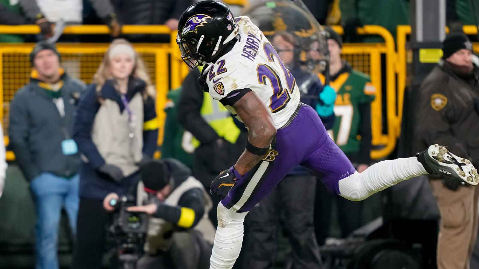 Ravens RB Derrick Henry’s 1st half hat trick vs. Packers have fans going wild