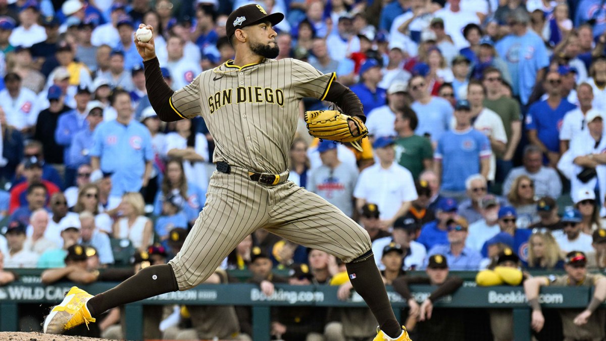 San Diego Padres pitcher Robert Suarez (75) delivers during game two of the Wildcard round for the 2025 MLB playoffs at Wrigley Field.