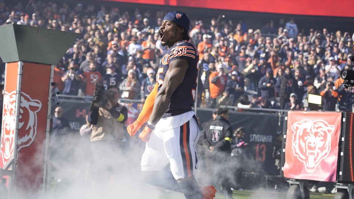 Chicago Bears wide receiver Rome Odunze (15) takes the field prior to a game against the Pittsburgh Steelers at Soldier Field. Mandatory Credit: David Banks-Imagn Images