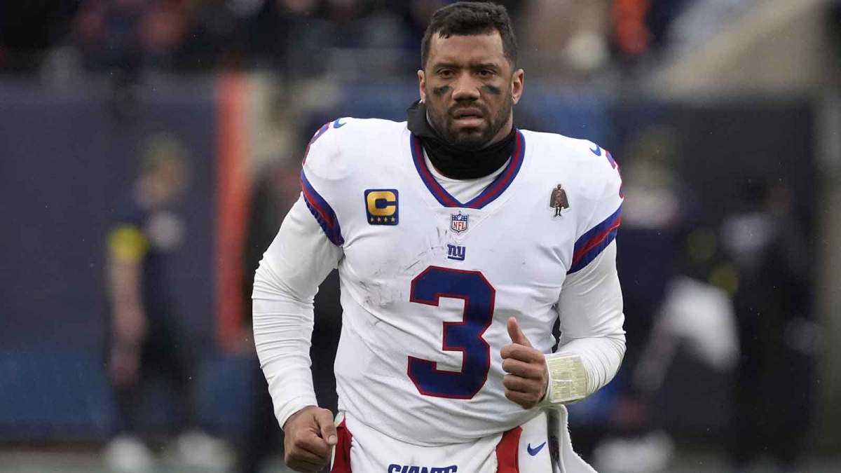 New York Giants quarterback Russell Wilson (3) leaves the field after losing to the Chicago Bears at Soldier Field.