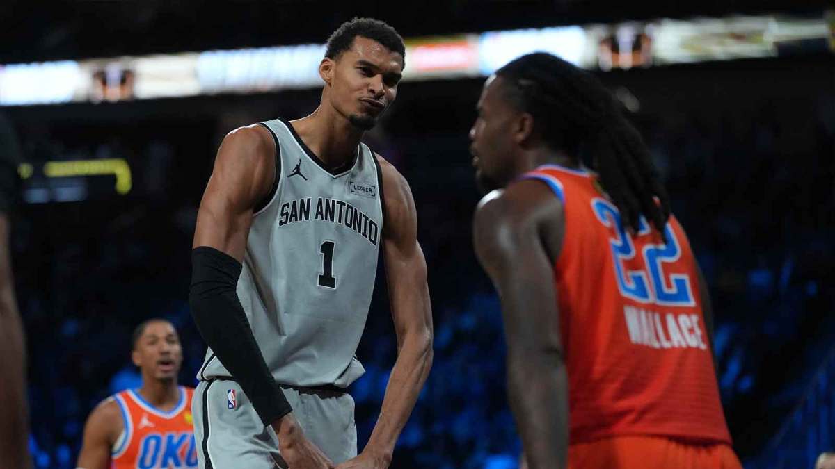 San Antonio Spurs forward Victor Wembanyama (1) flexes in front of Oklahoma City Thunder guard Cason Wallace (22) during the third quarter at T-Mobile Arena.