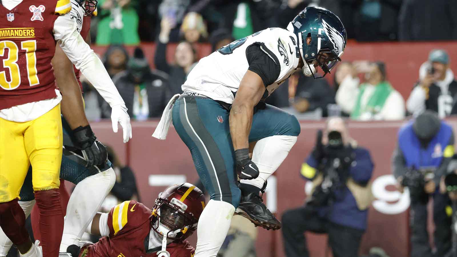 Eagles’ Saquon Barkley hits personal milestone with vintage rushing TD