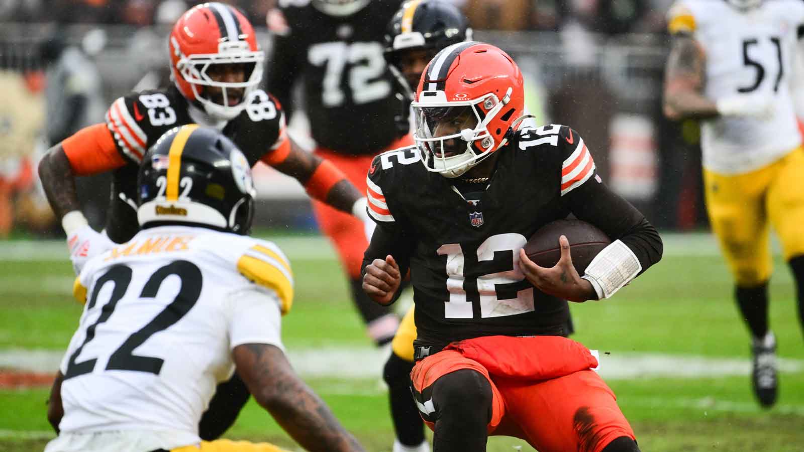 Cleveland Browns quarterback Shedeur Sanders (12) runs with the ball in the second quarter against the Pittsburgh Steelers at Huntington Bank Field.