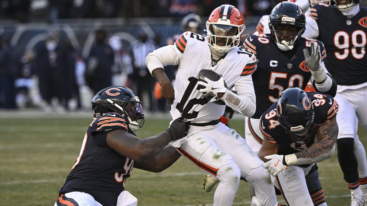 Chicago Bears defensive tackle Gervon Dexter Sr. (99) sacks Cleveland Browns quarterback Shedeur Sanders (12) during the fourth quarter at Soldier Field.