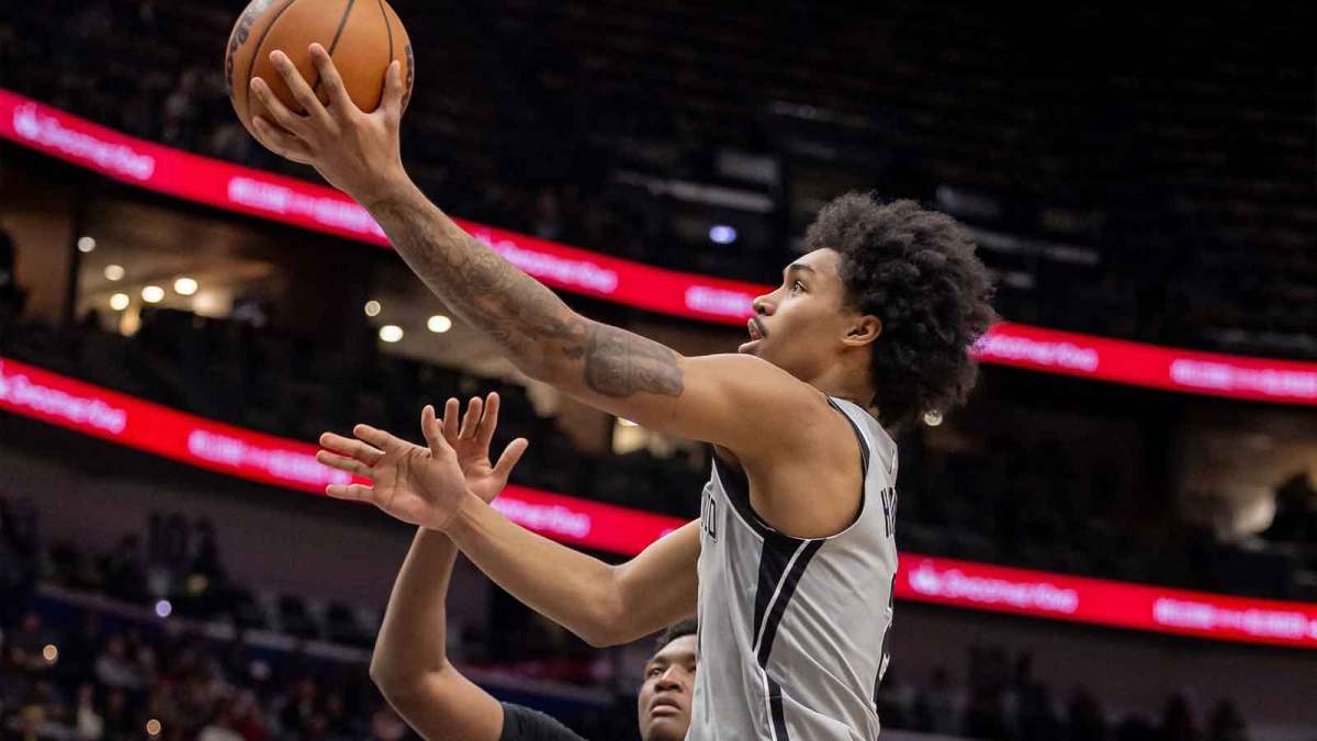 San Antonio Spurs guard Dylan Harper (2) drives to the basket against New Orleans Pelicans center Derik Queen (22) during the first half at Smoothie King Center.