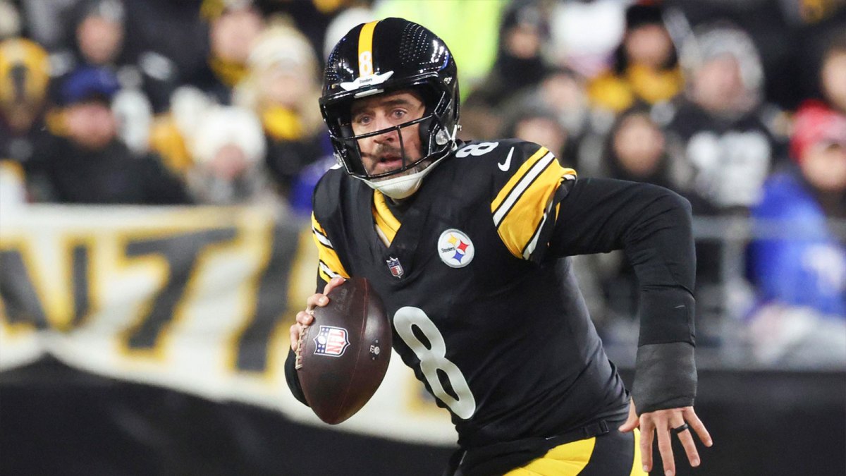 Pittsburgh Steelers quarterback Aaron Rodgers (8) looks to pass during the second quarter against the Buffalo Bills at Acrisure Stadium.