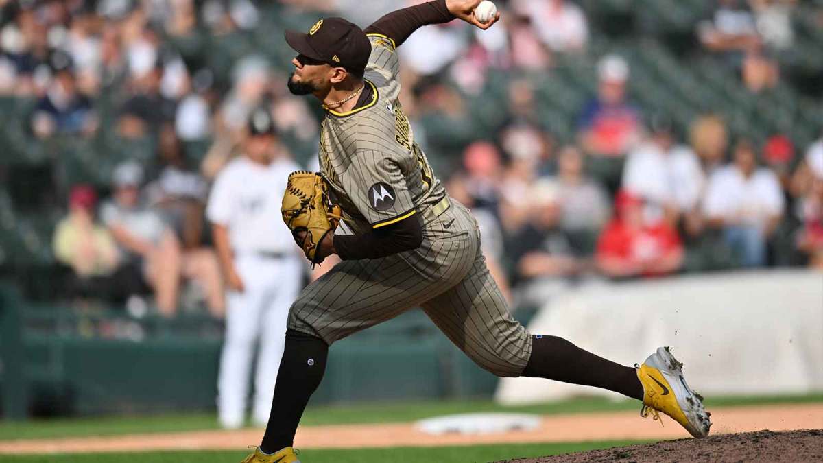 San Diego Padres pitcher Robert Suarez (75) pitches against the Chicago White Sox during the ninth inning at Rate Field
