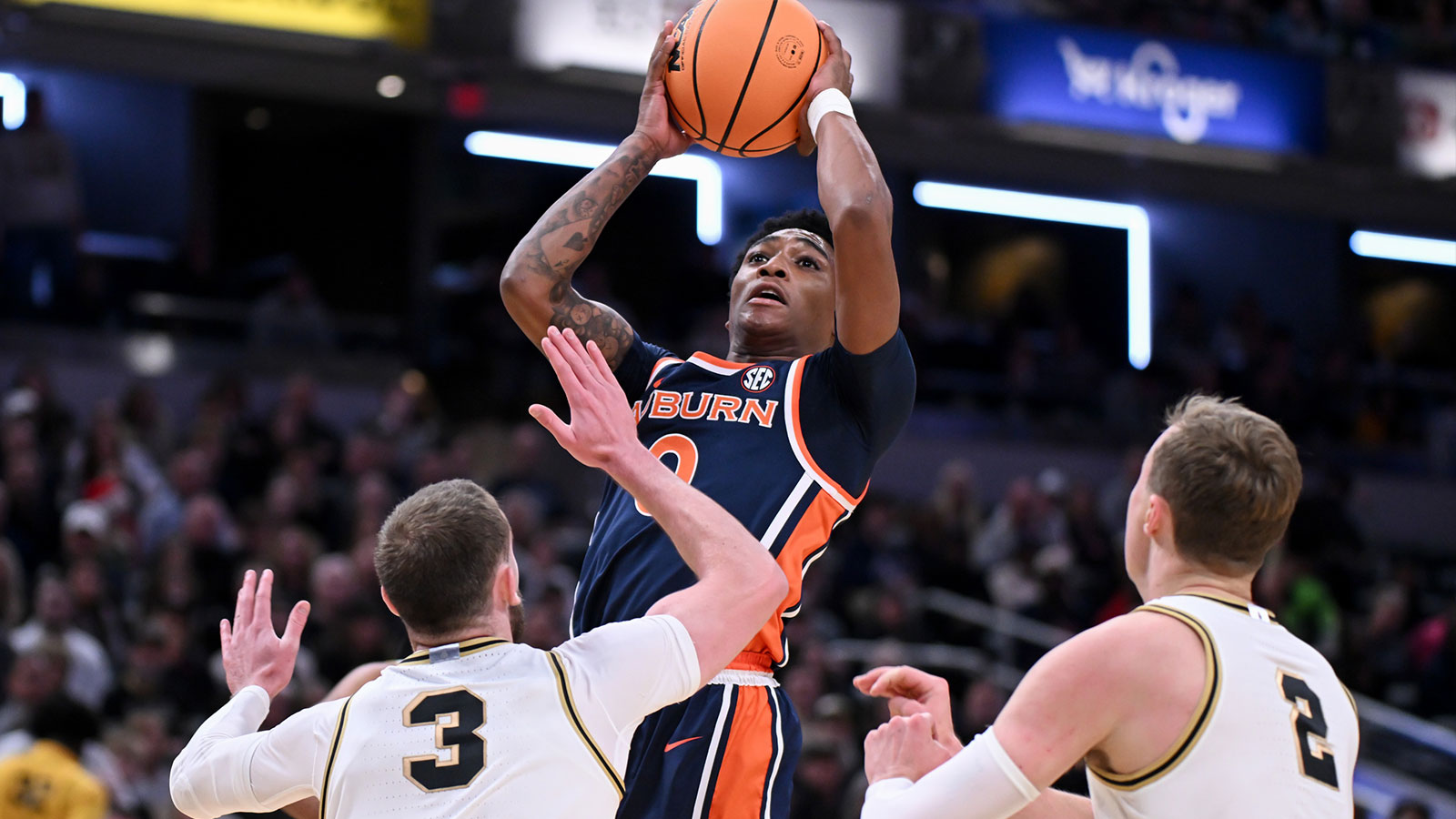 Auburn star Tahaad Pettiford in walking boot with ankle injury after Purdue game
