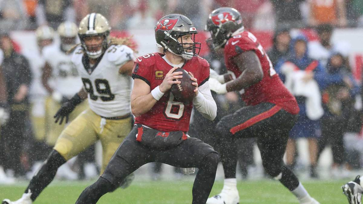 Tampa Bay Buccaneers quarterback Baker Mayfield (6) throws downfield during a heavy downpour during the third quarter against the New Orleans Saints at Raymond James Stadium.