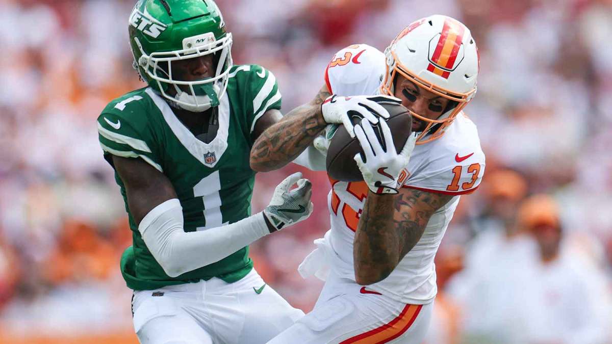 Tampa Bay Buccaneers wide receiver Mike Evans (13) catches pass defended boy New York Jets cornerback Sauce Gardner (1) in the third quarter at Raymond James Stadium.