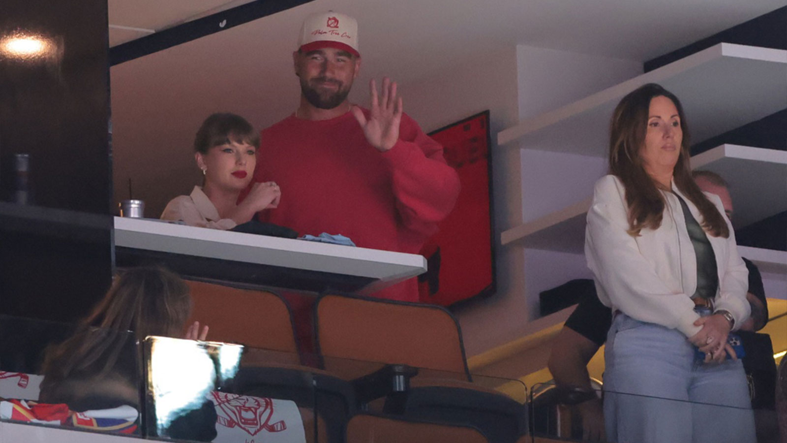 Arrowhead Stadium employee claims Taylor Swift, Travis Kelce passed out gifts at Chiefs Christmas game