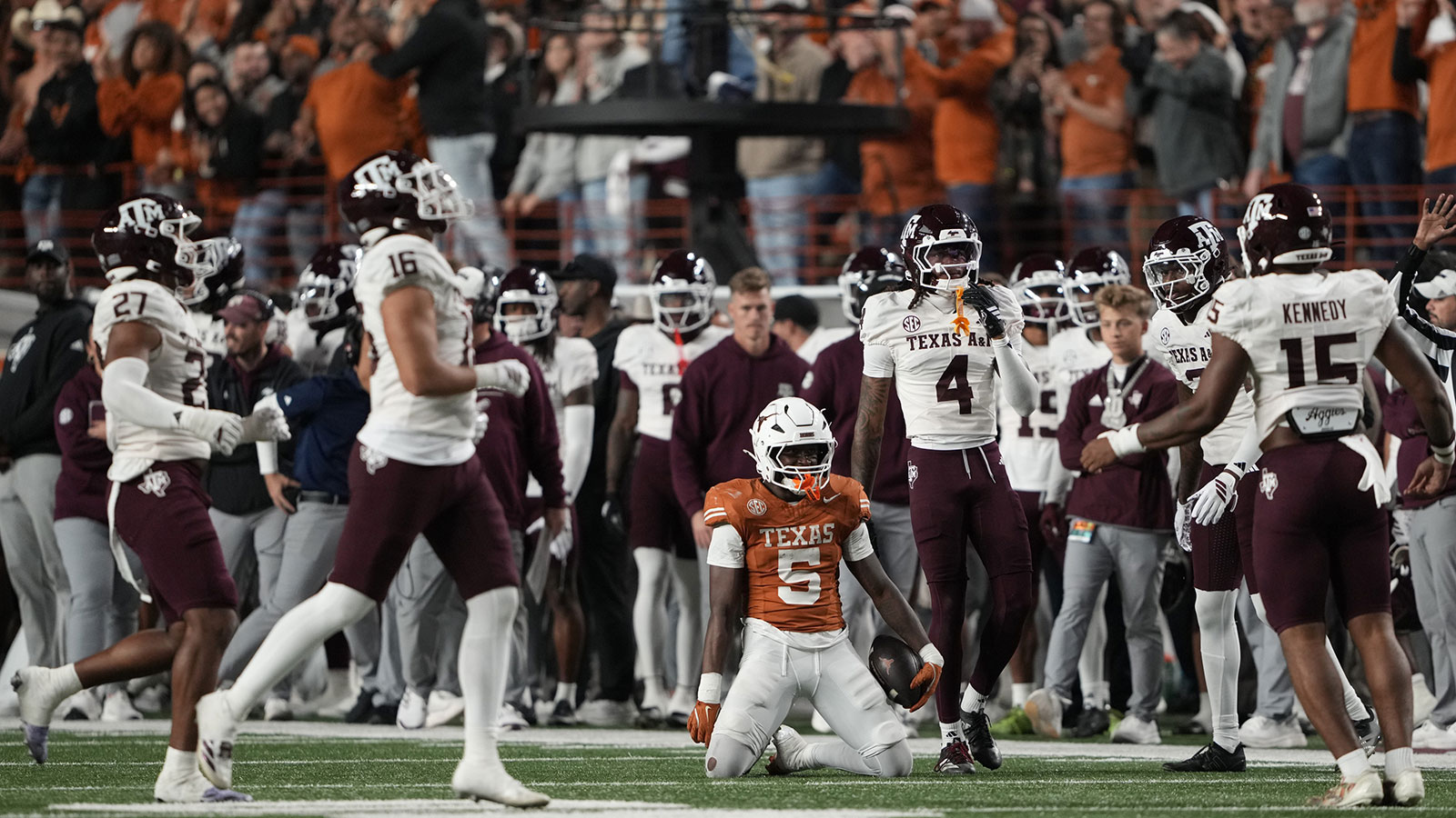 Texas Longhorns dismiss offensive coach after failed CFP bid
