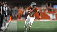 Texas Longhorns running back Quintrevion Wisner (5) runs down the sideline during the first half against the Texas A&M Aggies at Darrell K Royal-Texas Memorial Stadium.