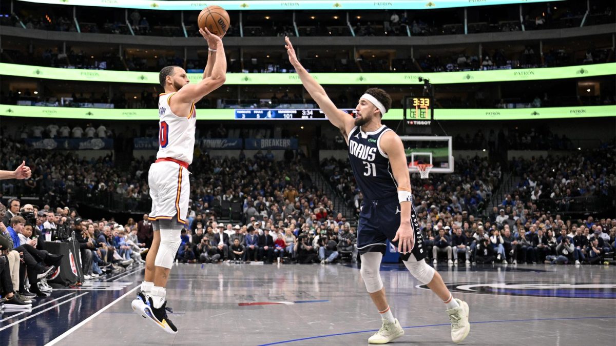 Golden State Warriors guard Stephen Curry (30) makes a three point shot over Dallas Mavericks guard Klay Thompson (31) to give the Warriors the lead during the fourth quarter at the American Airlines Center.