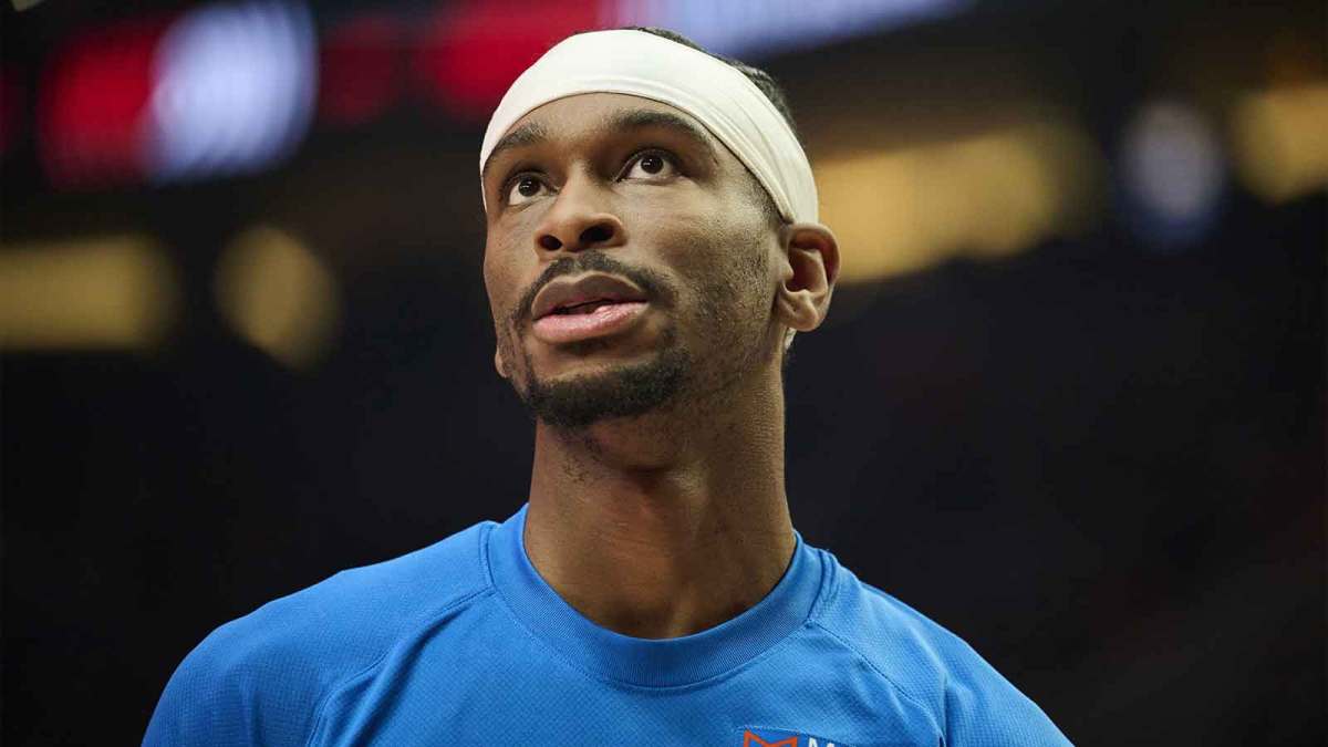 Thunder guard Shai Gilgeous-Alexander (2) warm ups before a game against the Portland Trail Blazers at Moda Center