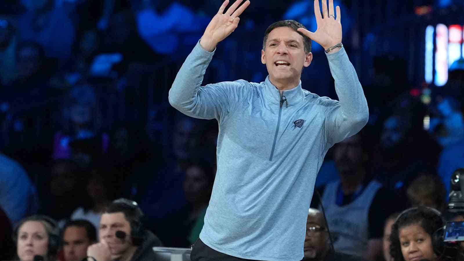 Thunder head coach Mark Daigneault calls a play from the sidelines against the San Antonio Spurs during the second quarter at T-Mobile Arena