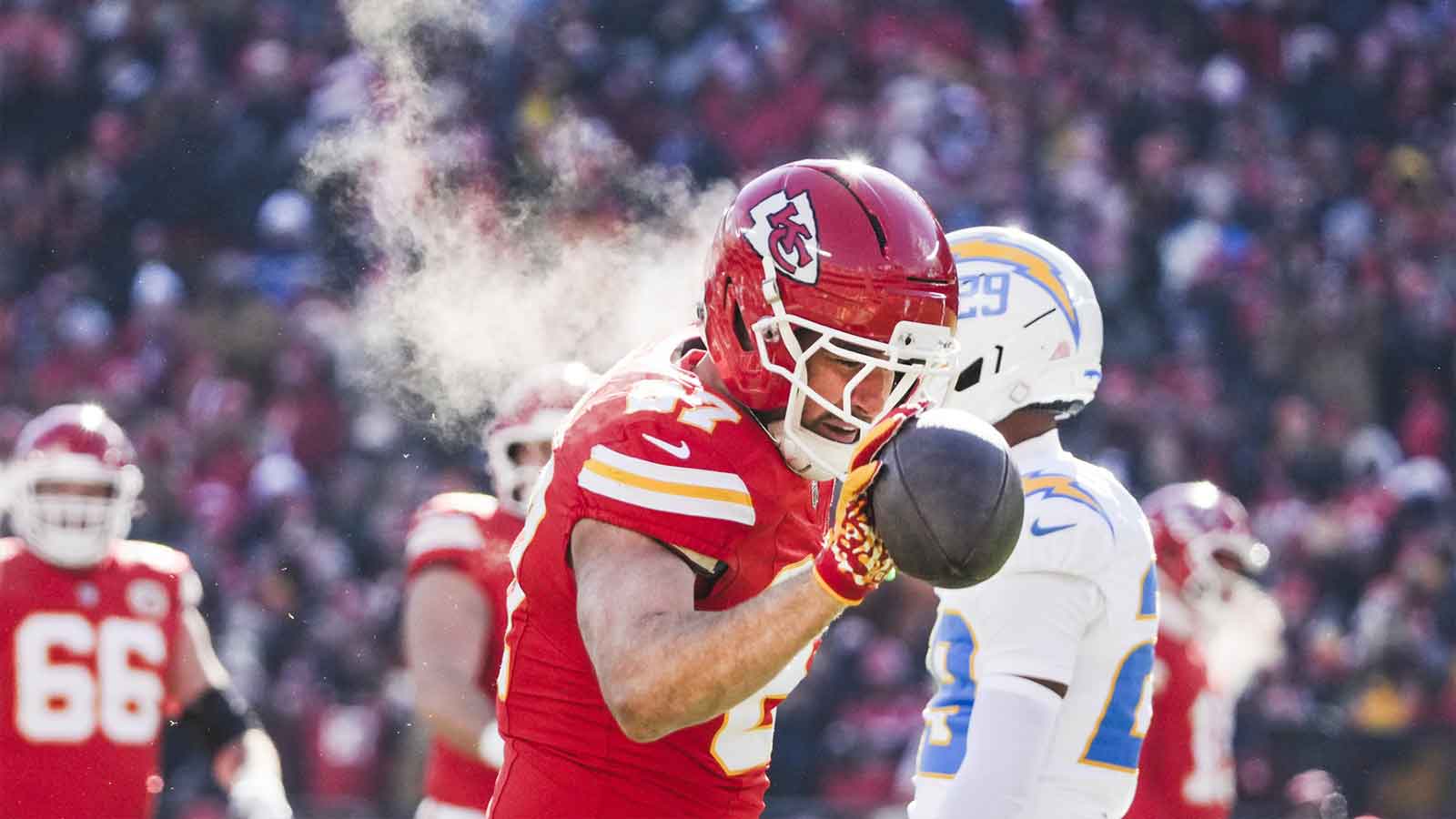 Chiefs fans think Travis Kelce is retiring after viral ‘double tap’