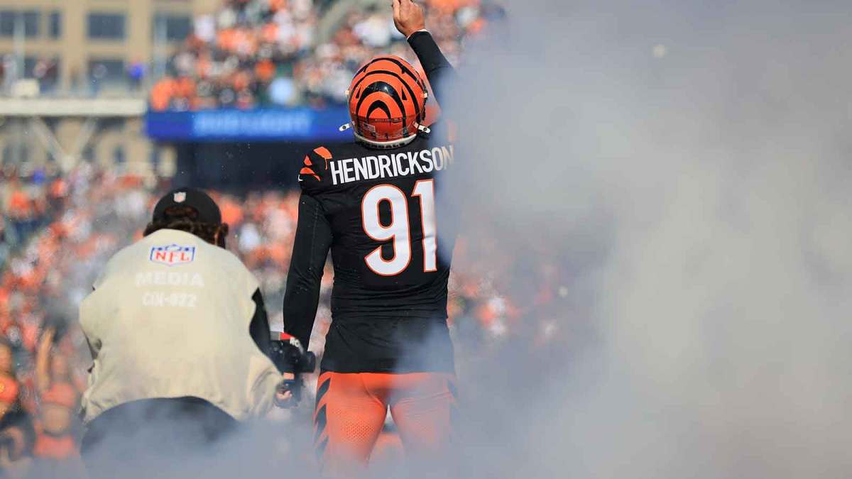 Cincinnati Bengals defensive end Trey Hendrickson (91) runs out to the field before the game against the New York Jets at Paycor Stadium.