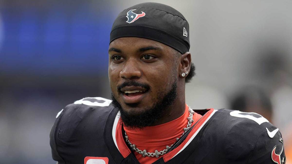 Houston Texans linebacker Azeez Al-Shaair (0) during the game against the Los Angeles Rams at SoFi Stadium.