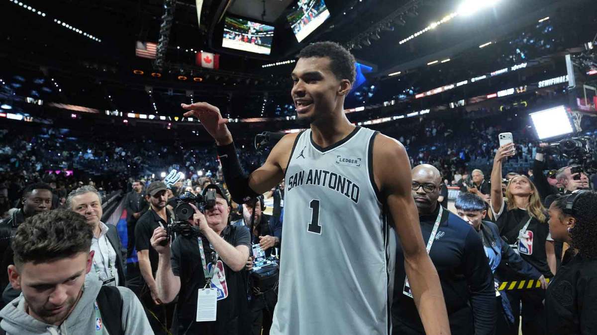 San Antonio Spurs guard Stephon Castle (5) celebrates after the game against the Oklahoma City Thunder at T-Mobile Arena.