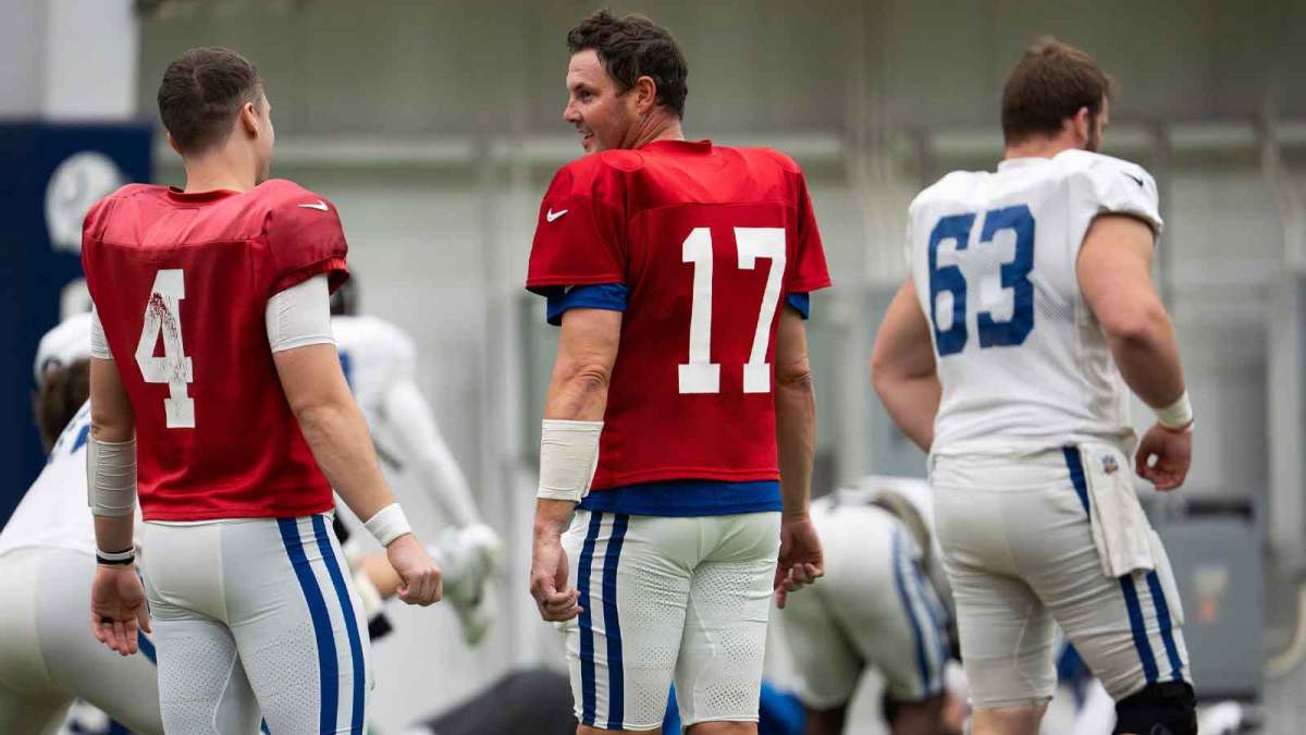 Indianapolis Colts quarterback Philip Rivers (17) talks with fellow quarterback Brett Rypien (4)