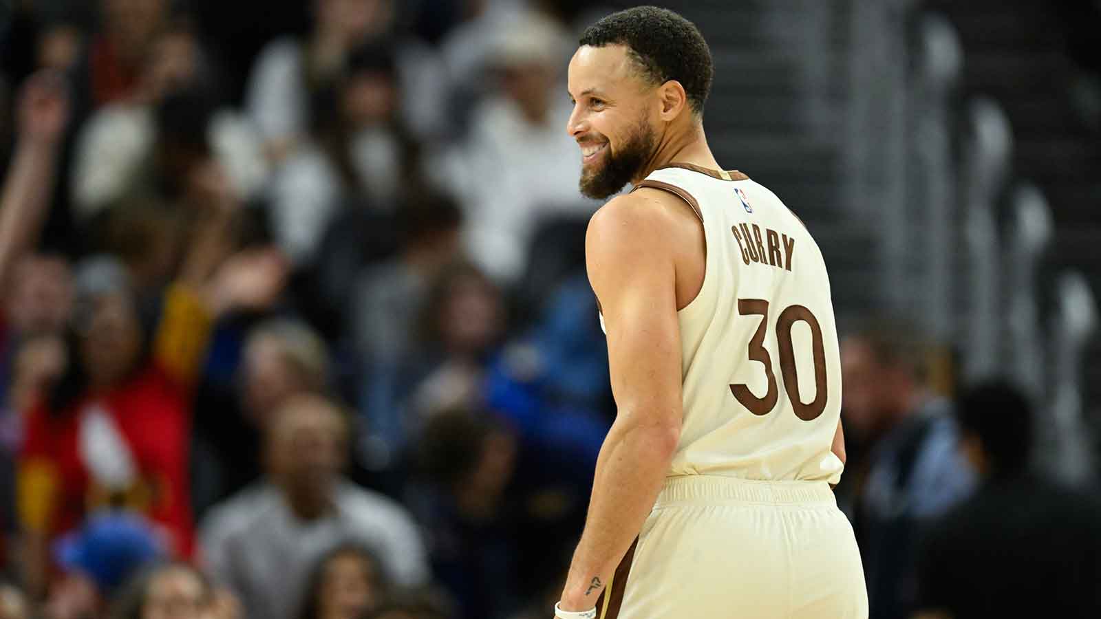 Warriors’ Stephen Curry hits 26,000-point milestone on Christmas vs. Mavericks