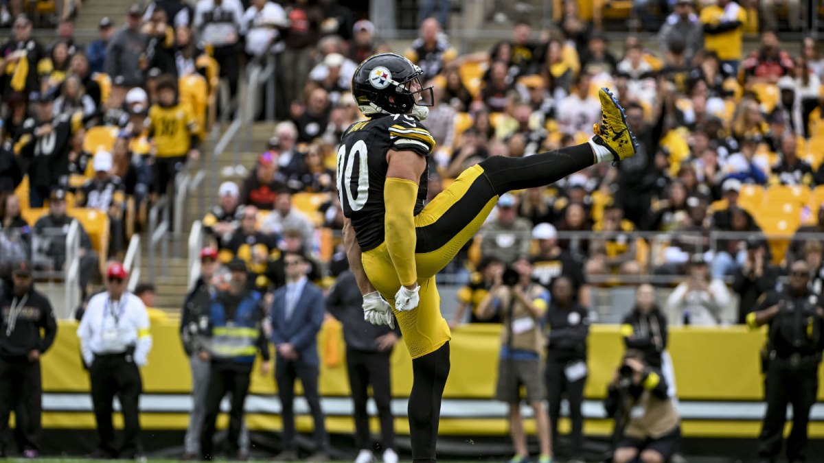 ittsburgh Steelers linebacker TJ Watt (90) reacts during the second quarter at Acrisure Stadium.