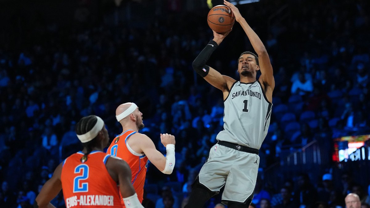 San Antonio Spurs forward Victor Wembanyama (1) shoots the ball over Oklahoma City Thunder guard Alex Caruso (9) during the third quarter at T-Mobile Arena.