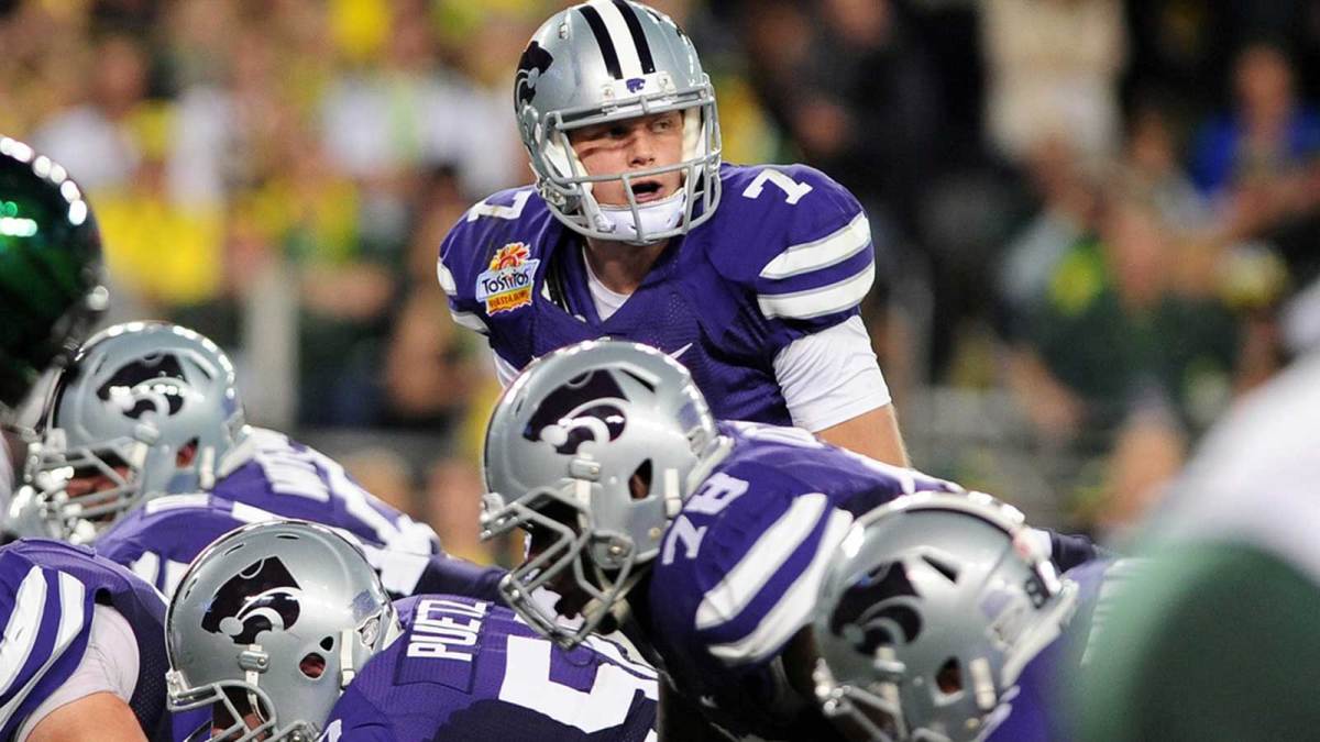 Kansas State Wildcats quarterback Collin Klein (7) looks back to the sidelines in the first half while playing against the Oregon Ducks in the Fiesta Bowl at University of Phoenix Stadium.