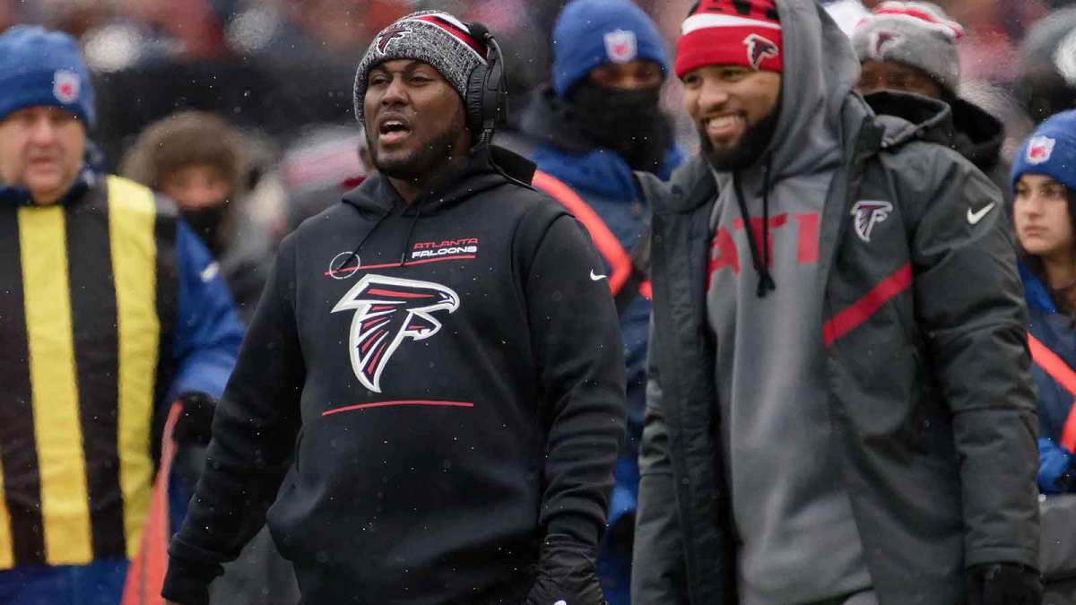 Atlanta Falcons special teams coordinator Marquice Williams shouts instructions to his team during a game against the Chicago Bears at Soldier Field.